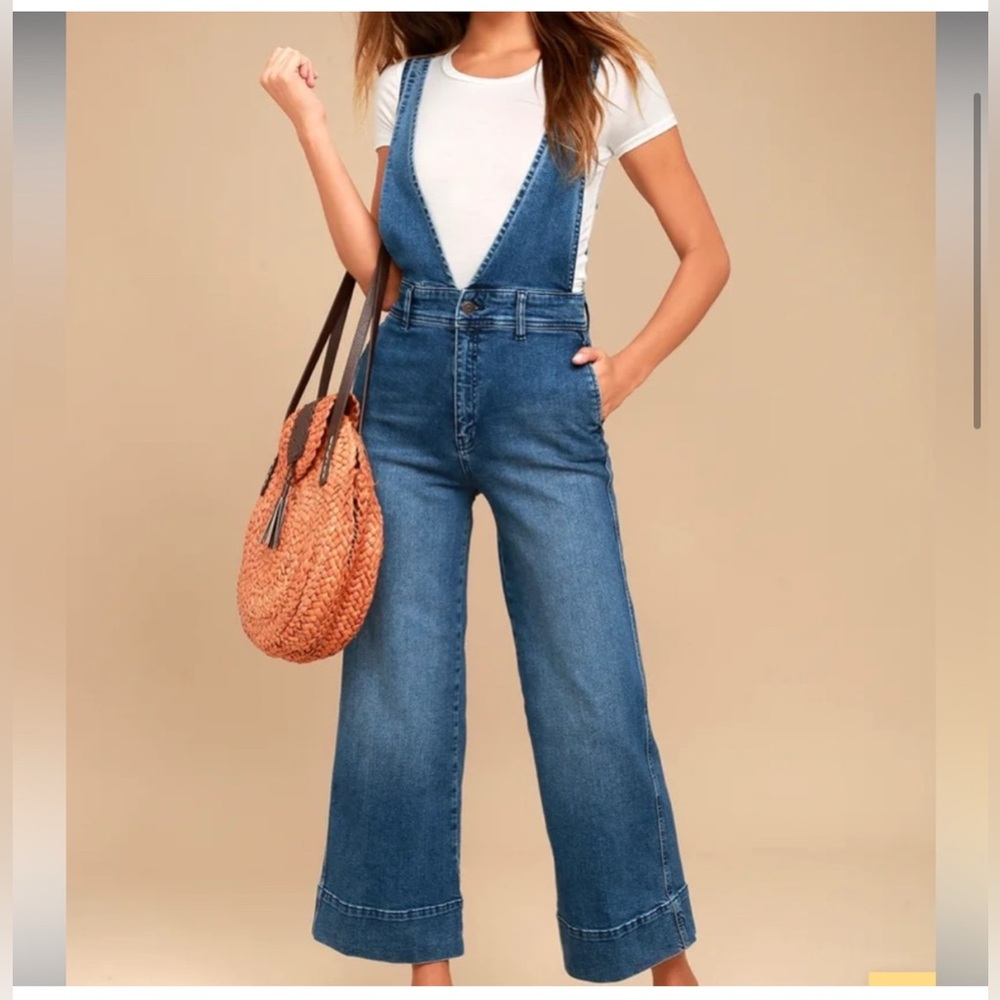 SUPER FLATTERING Free People Overalls size 0